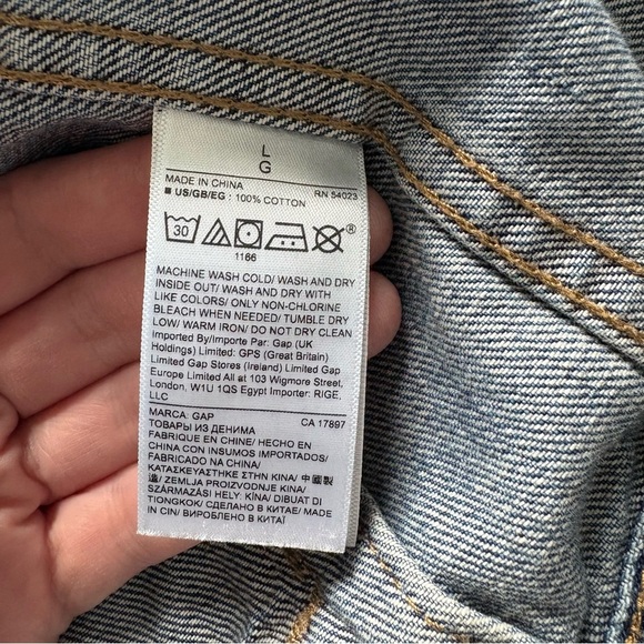 GAP Classic Medium Wash Denim Jacket w 6 Pockets - Picture 16 of 17